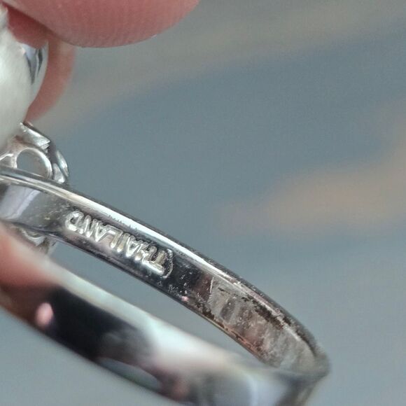 Elegant Silver Floral Ring - Picture 2 of 6